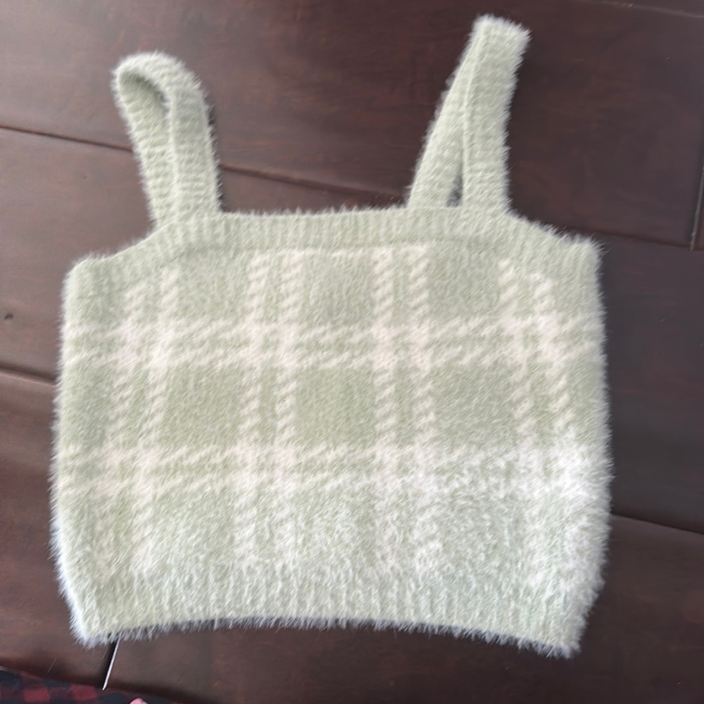 Fluffy coral green crop top